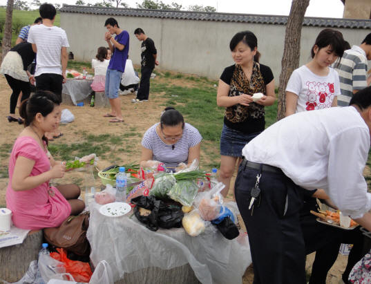 相約4月讓我們攜手一起去大自然,仰望藍天白云,游覽湖光山色(圖2)